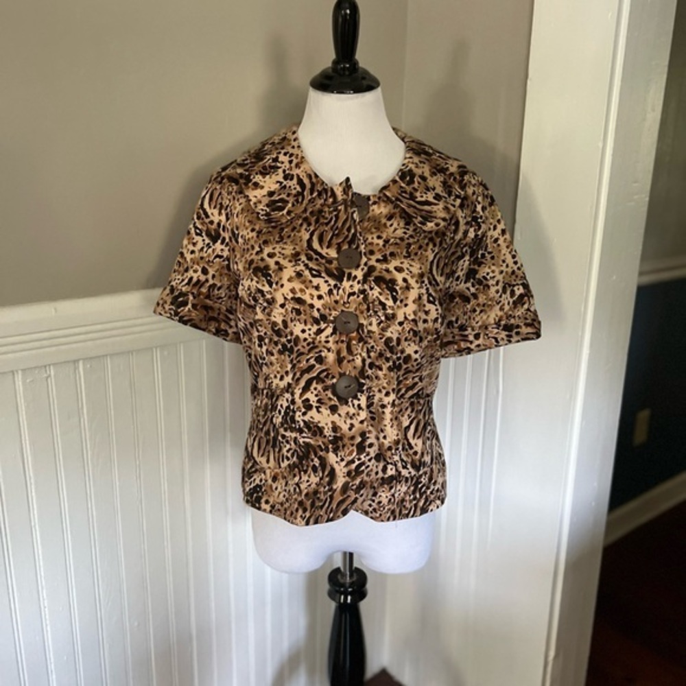 Chaus animal print button front closure A1-45